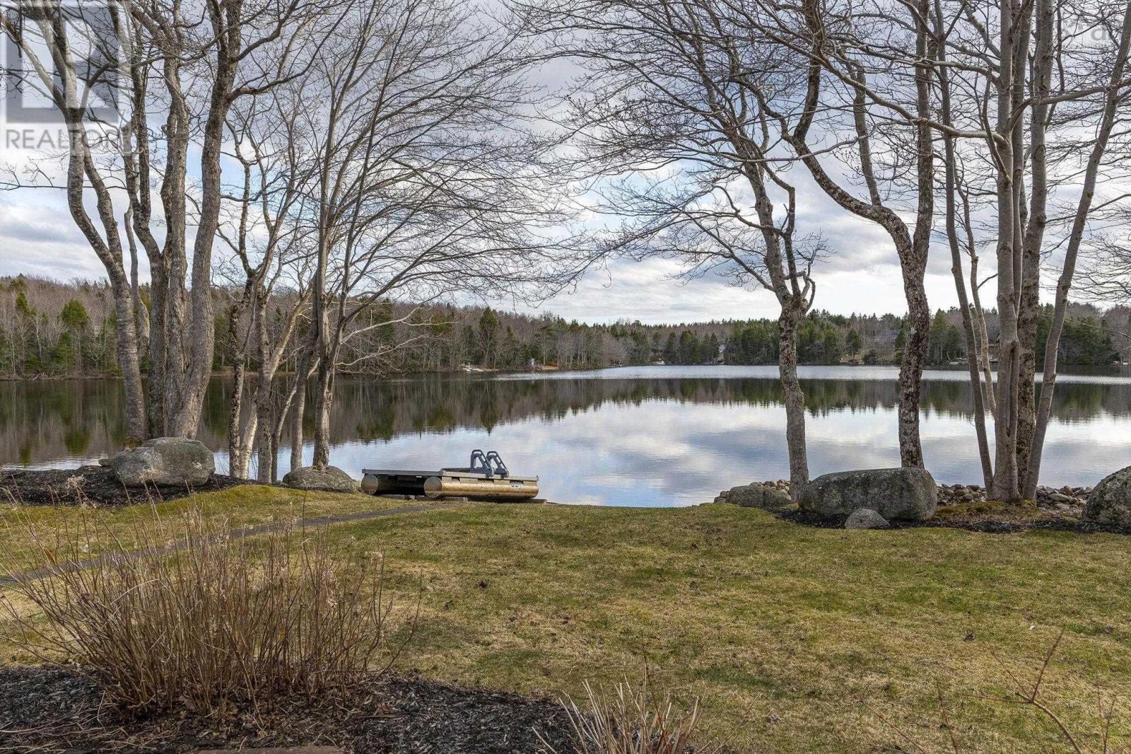 Picture your summer on the lake