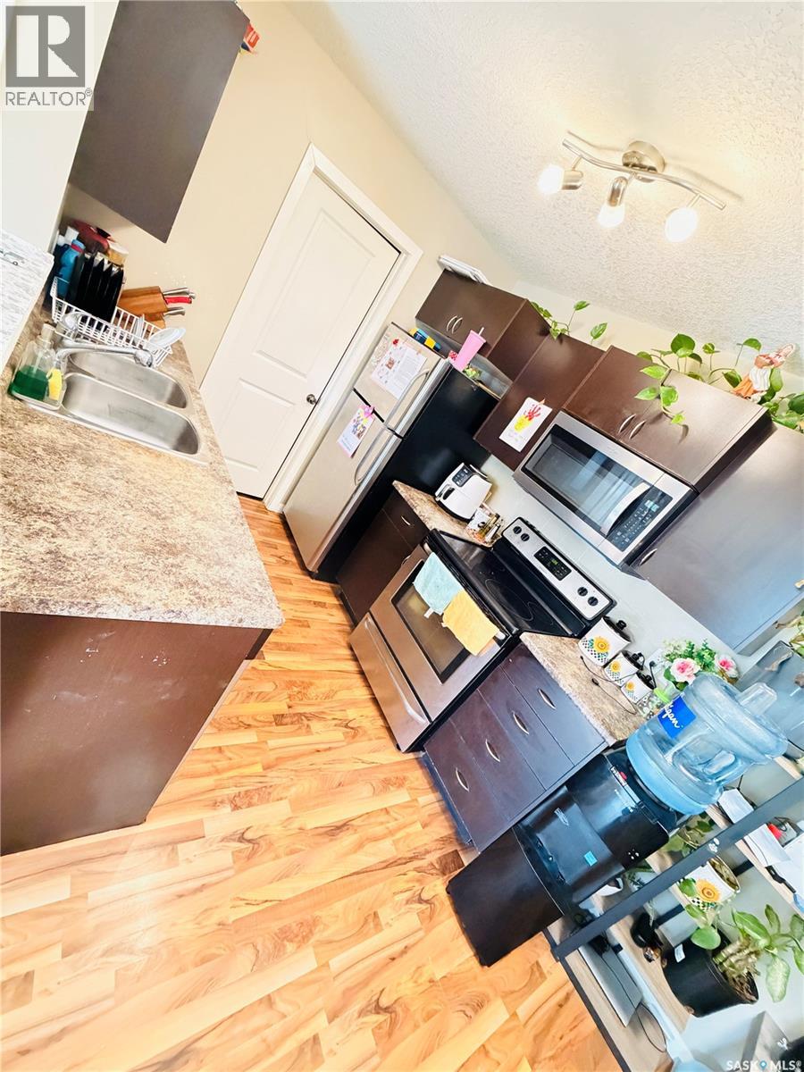 #105 5051 JAMES HILL ROAD - 7