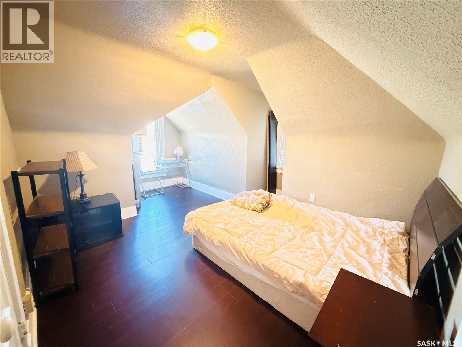 2119 Lorne STREET - 21