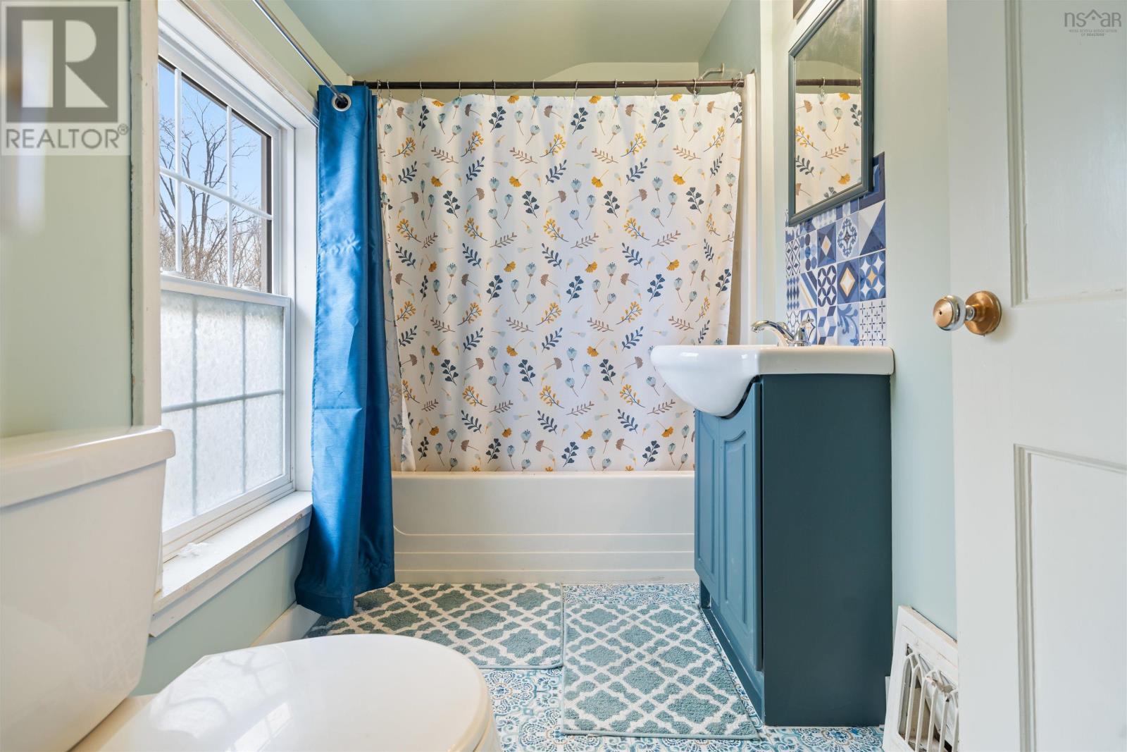 Property 22 of 36 of 105 Lyman Street