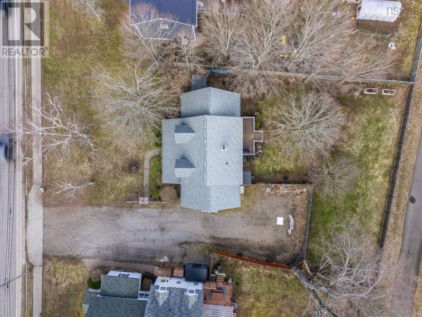 Property 47 of 50 of 752 Main Street