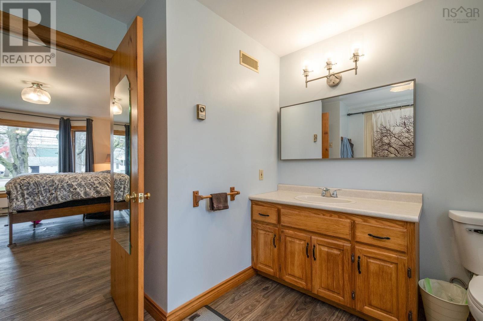 Property 27 of 50 of 752 Main Street