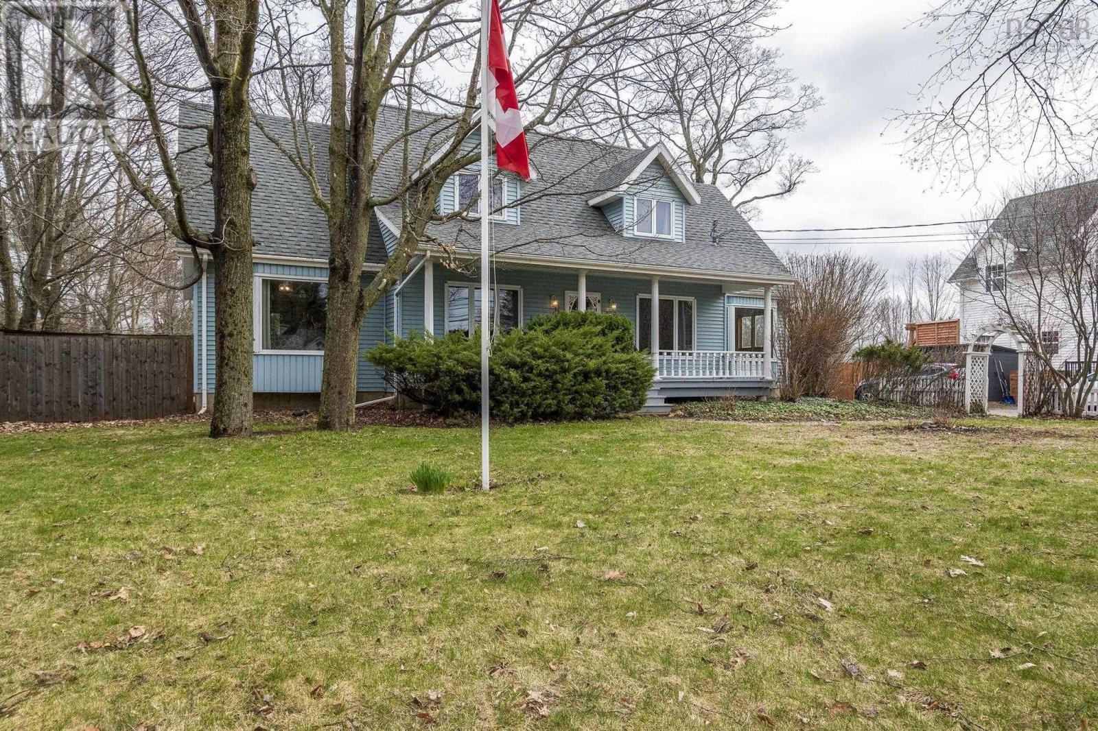 Property 3 of 50 of 752 Main Street