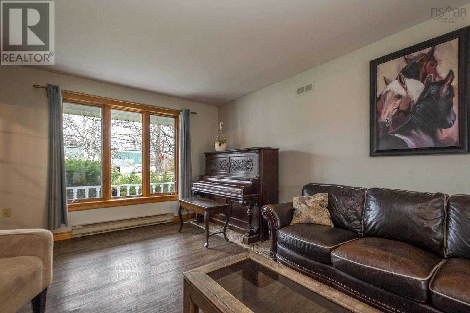 Property 20 of 50 of 752 Main Street