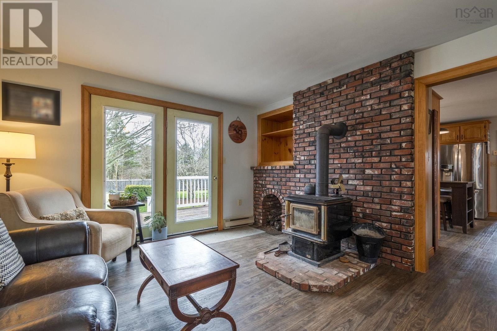 Property 22 of 50 of 752 Main Street