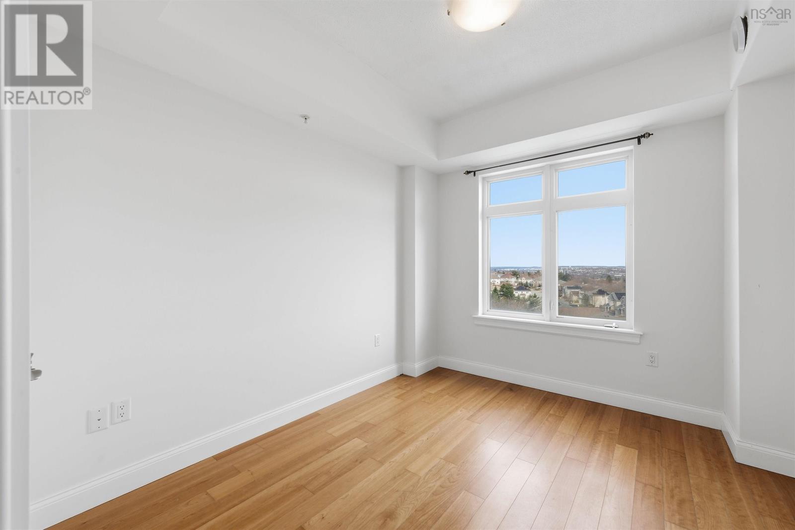 Property 22 of 30 of 612 60 Walter Havill Drive