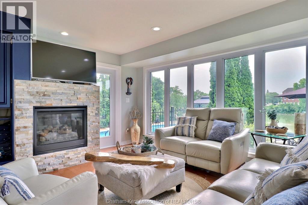 932 GRAND AVENUE West - 14