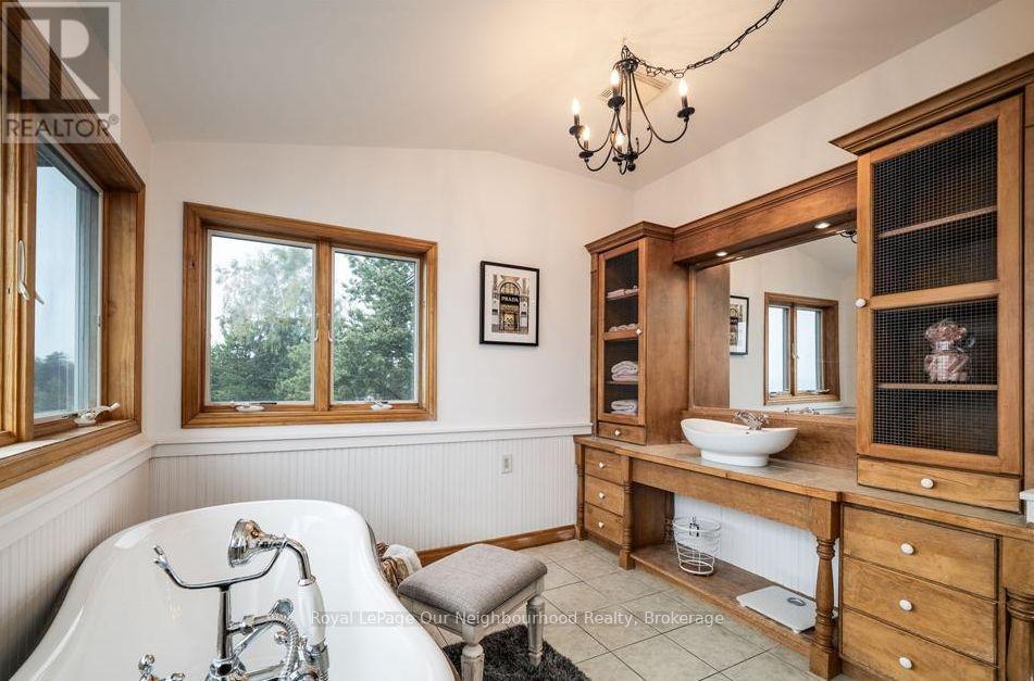 3741 LAKESHORE ROAD E - 20