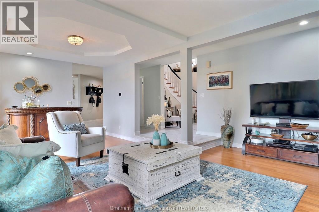 932 GRAND AVENUE West - 27