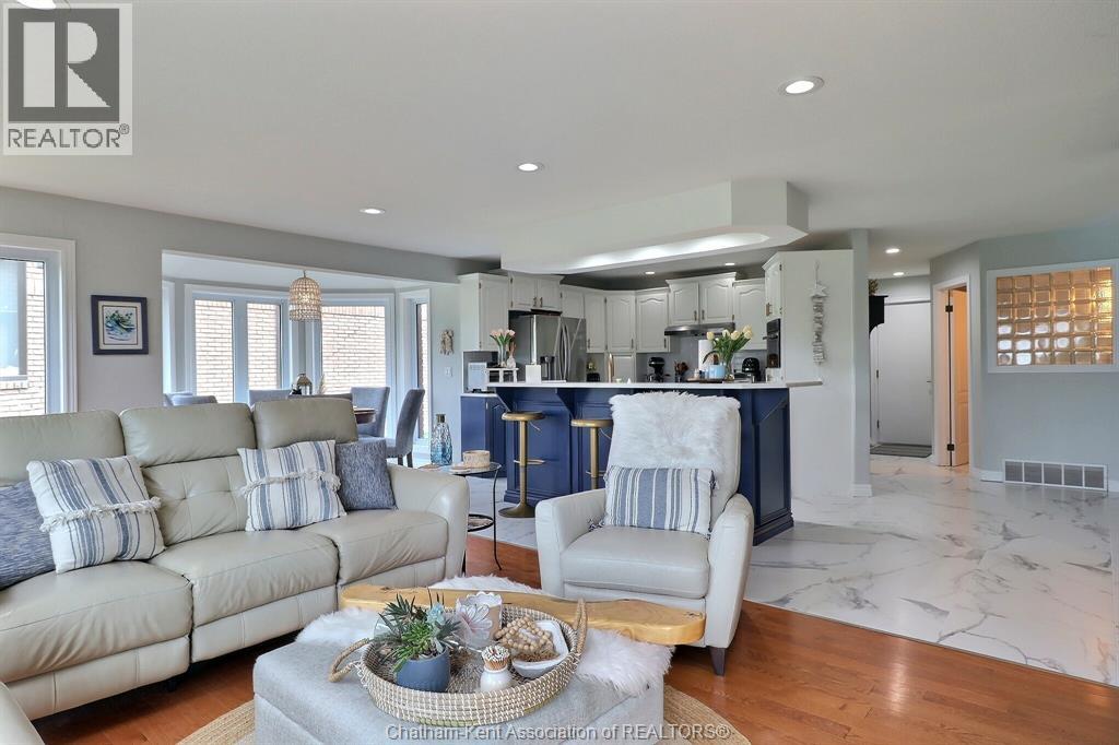 932 GRAND AVENUE West - 13