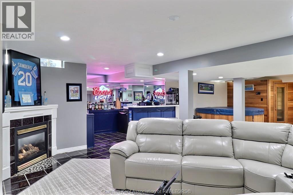 932 GRAND AVENUE West - 16