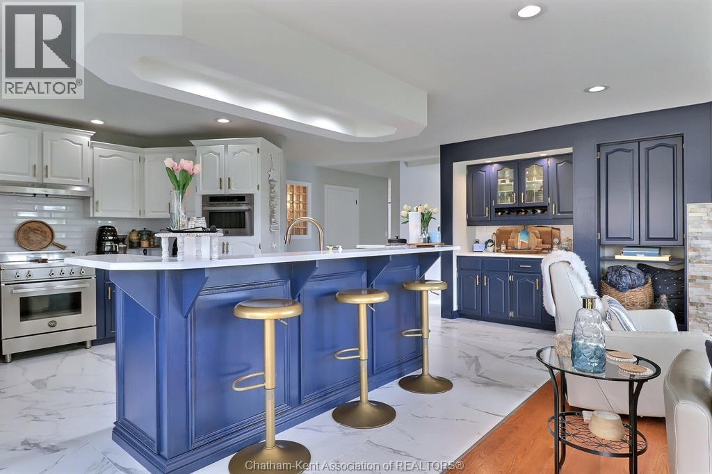932 GRAND AVENUE West - 24