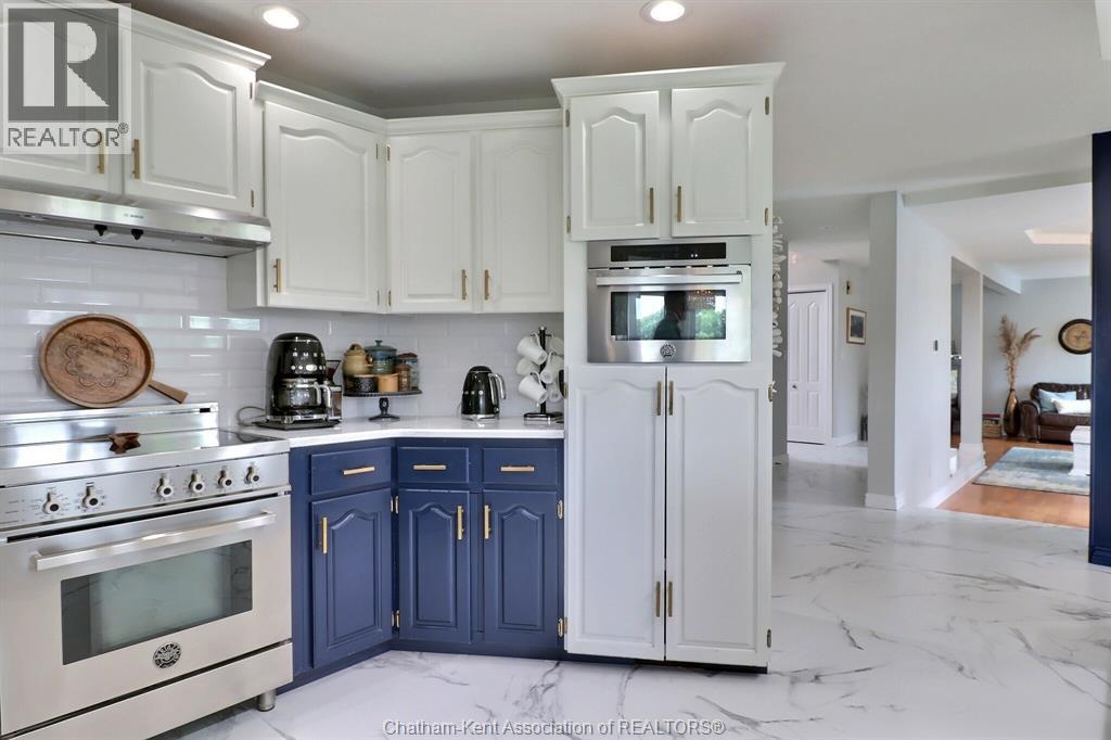 932 GRAND AVENUE West - 23