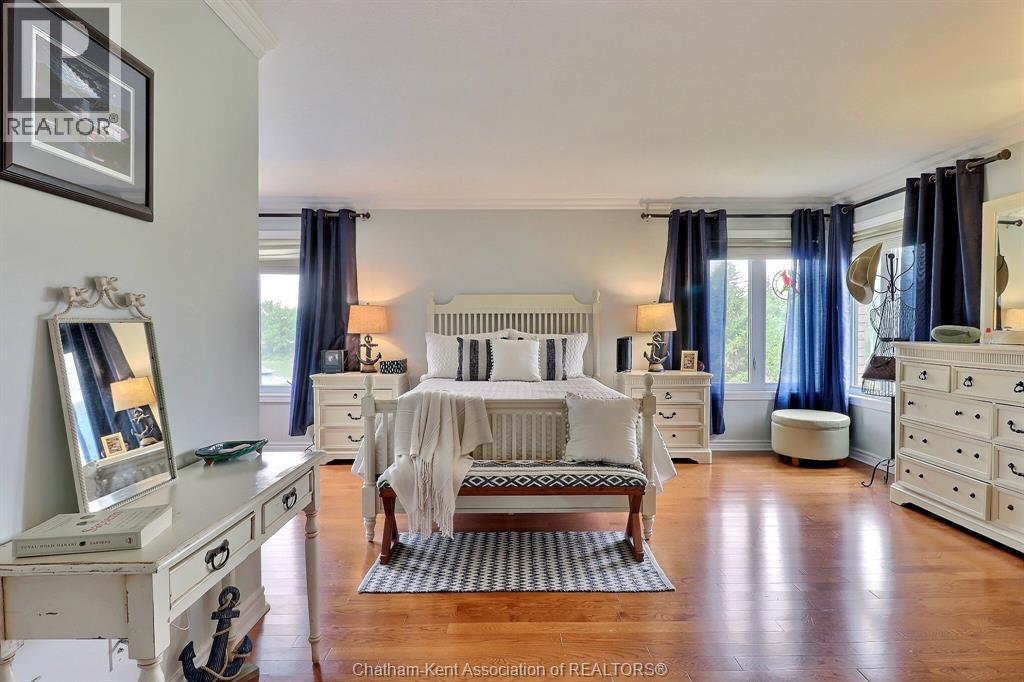 932 GRAND AVENUE West - 35