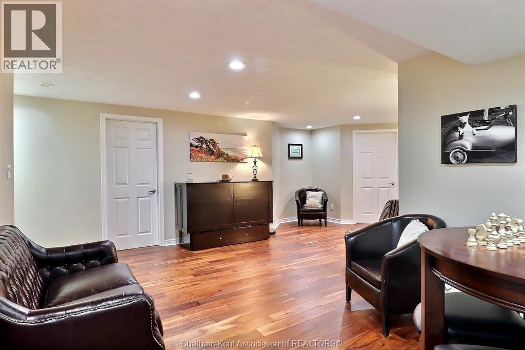 932 GRAND AVENUE West - 49