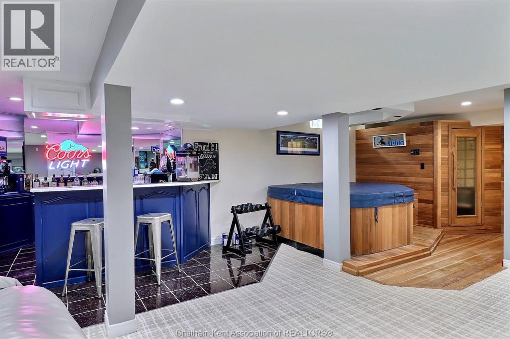 932 GRAND AVENUE West — photo 47