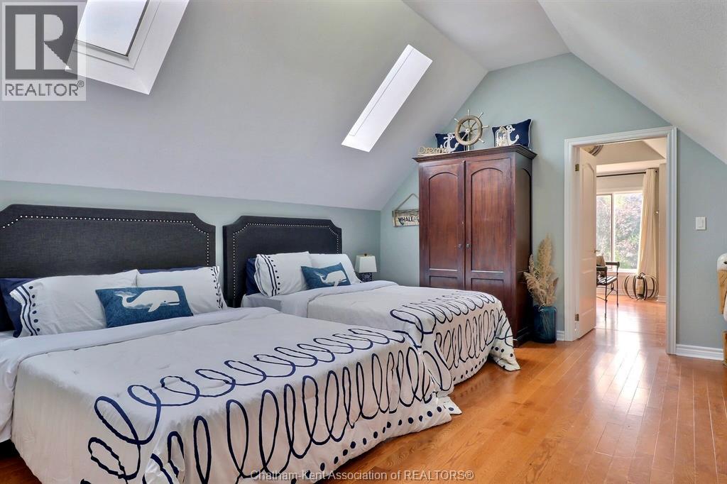 932 GRAND AVENUE West - 41
