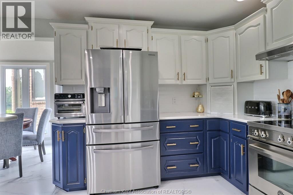 932 GRAND AVENUE West - 22