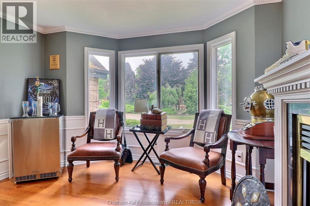 932 GRAND AVENUE West - 25