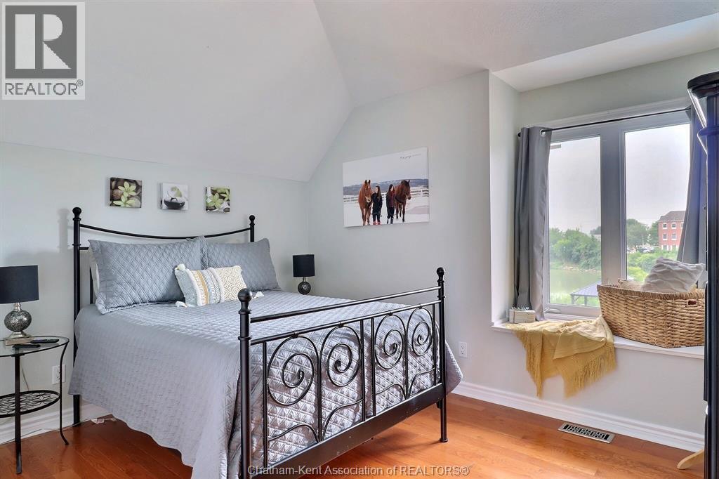 932 GRAND AVENUE West — photo 31