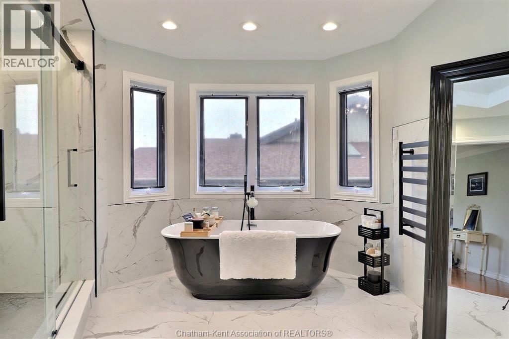932 GRAND AVENUE West - 37
