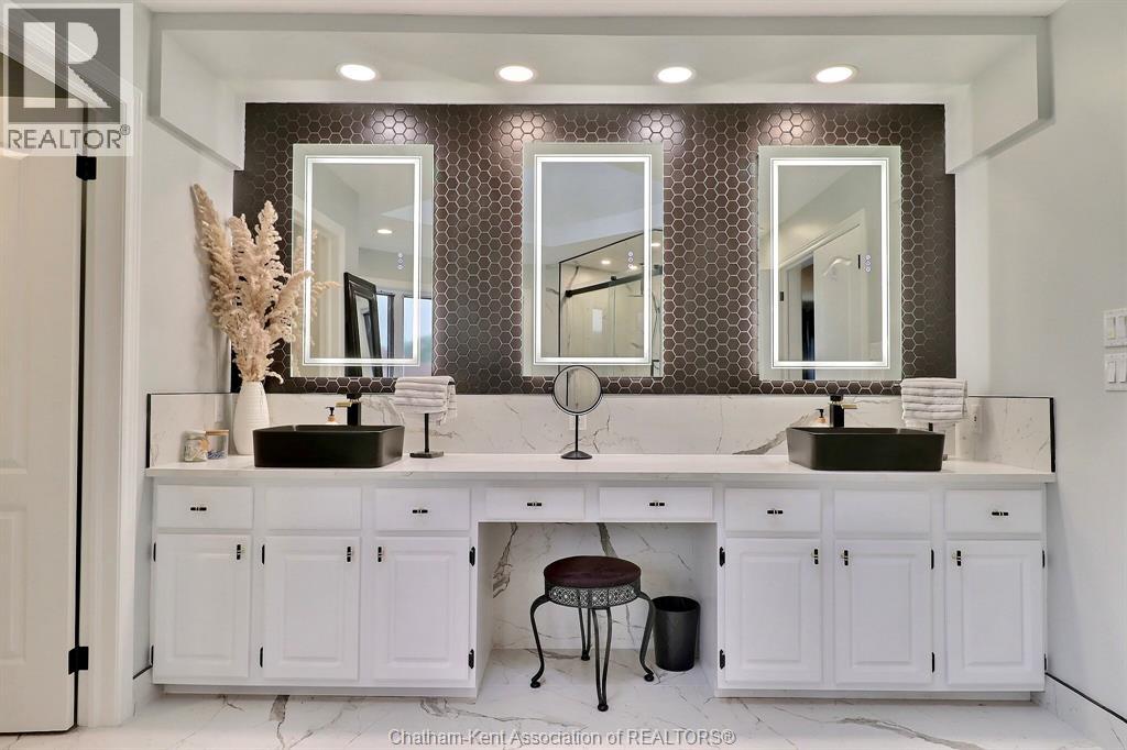 932 GRAND AVENUE West - 39