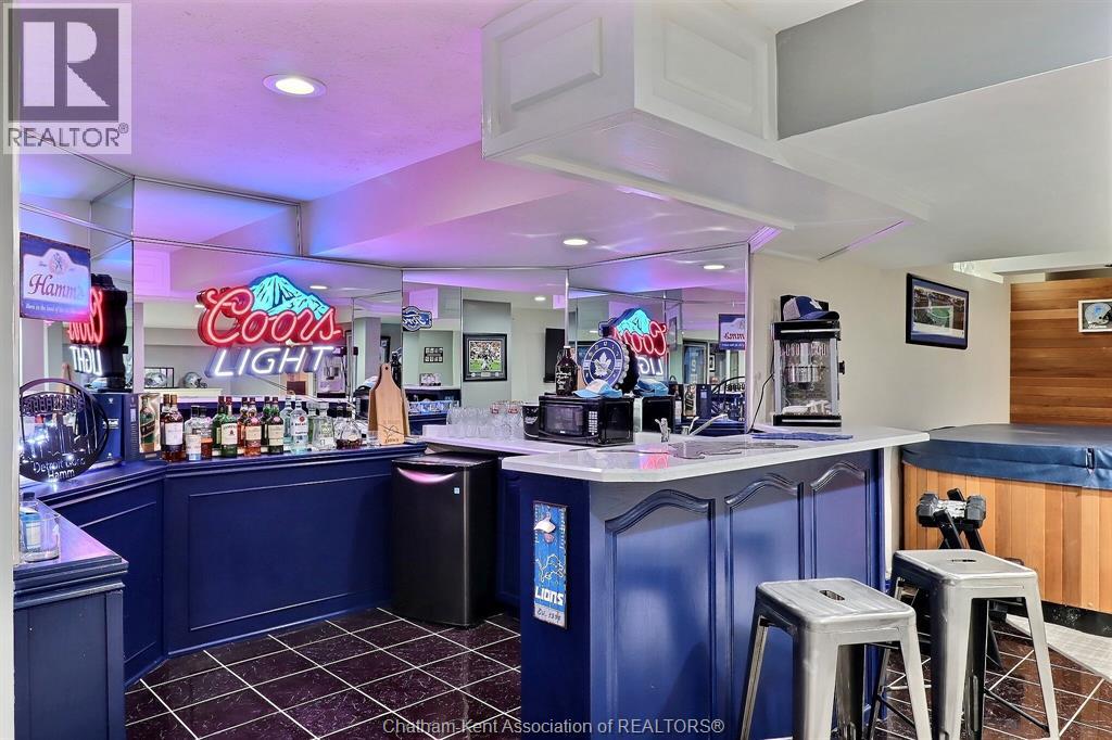 932 GRAND AVENUE West - 46