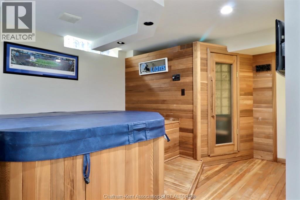932 GRAND AVENUE West — photo 44
