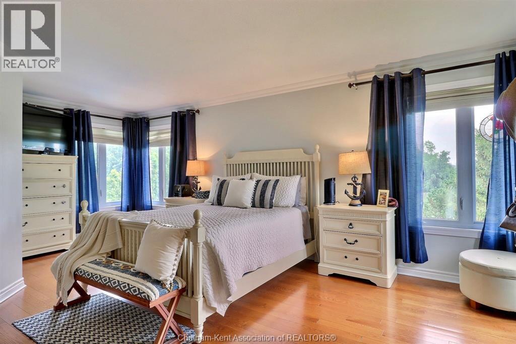 932 GRAND AVENUE West - 34