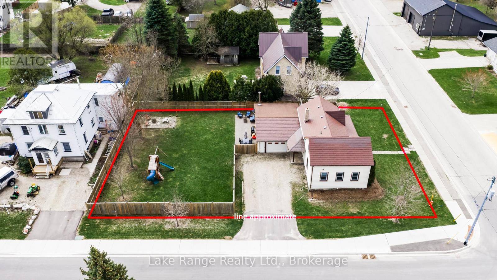 537 INGLIS STREET — photo 2