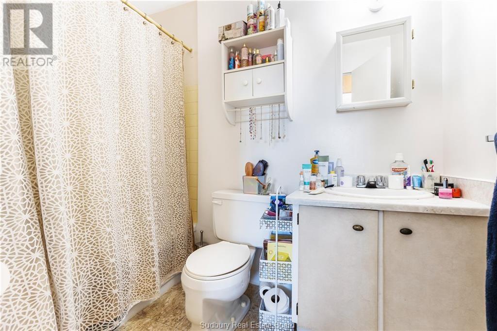 1590 Kelly Lake Road - 53