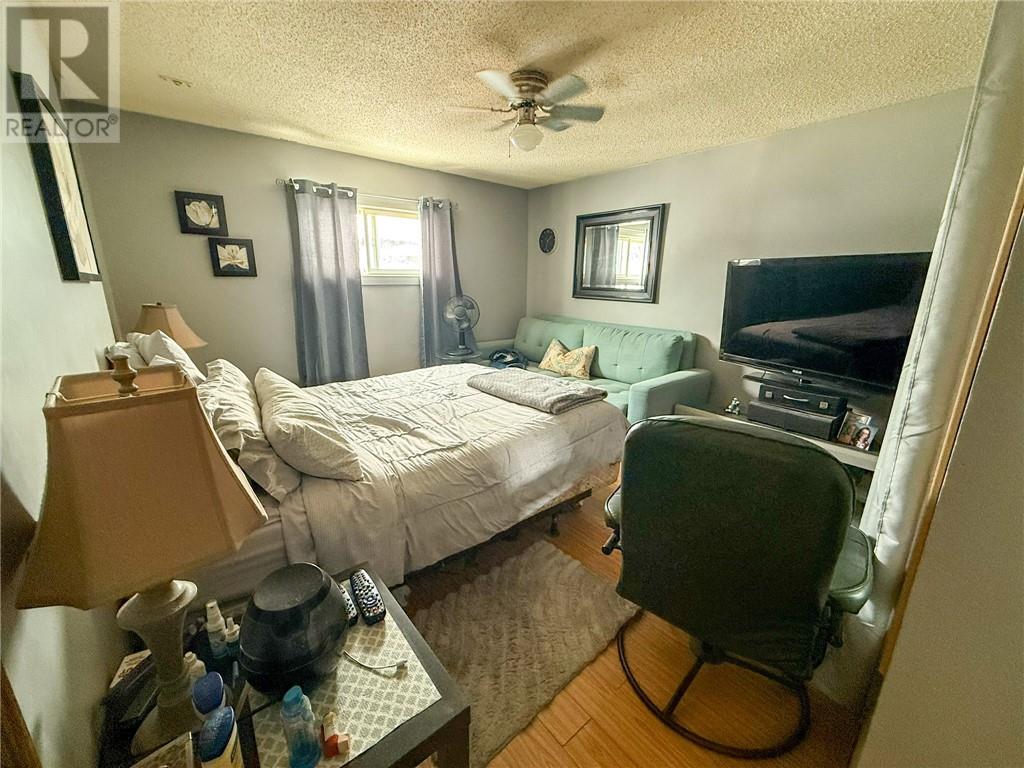 381 BESSIE AVENUE - 18