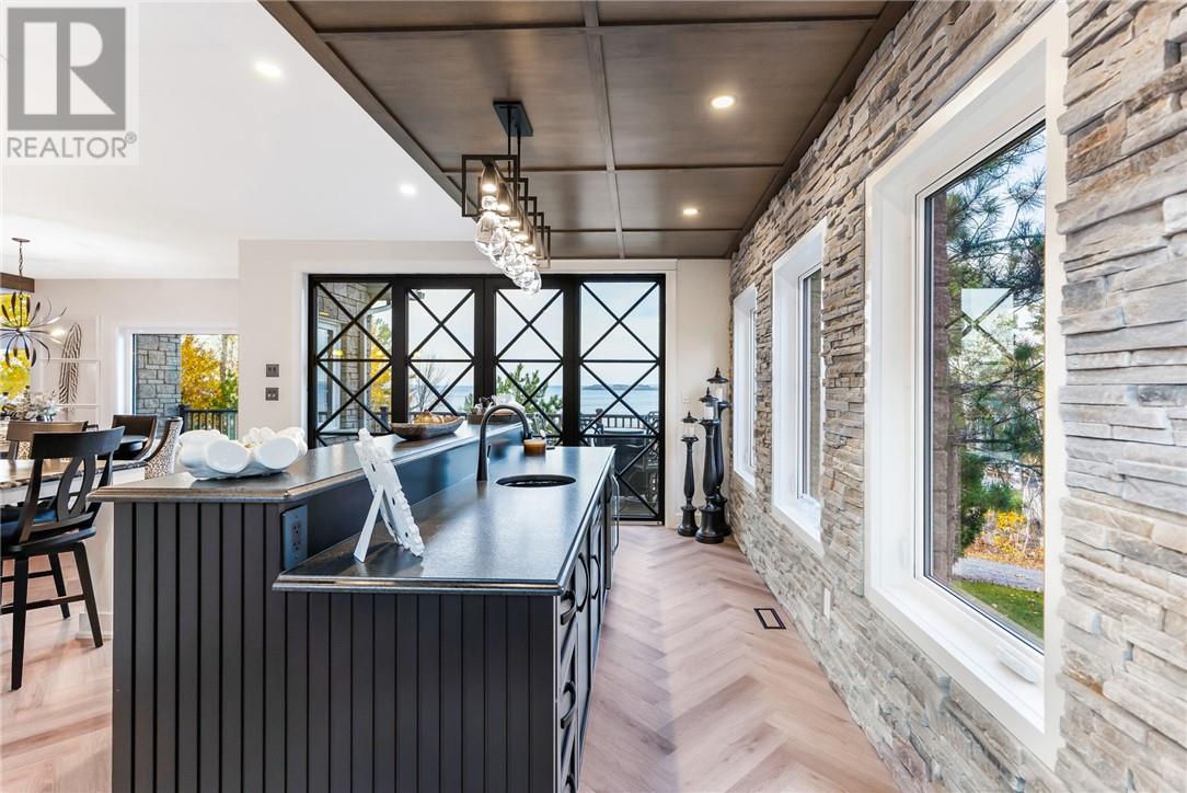 20 Breezehill Road - 31