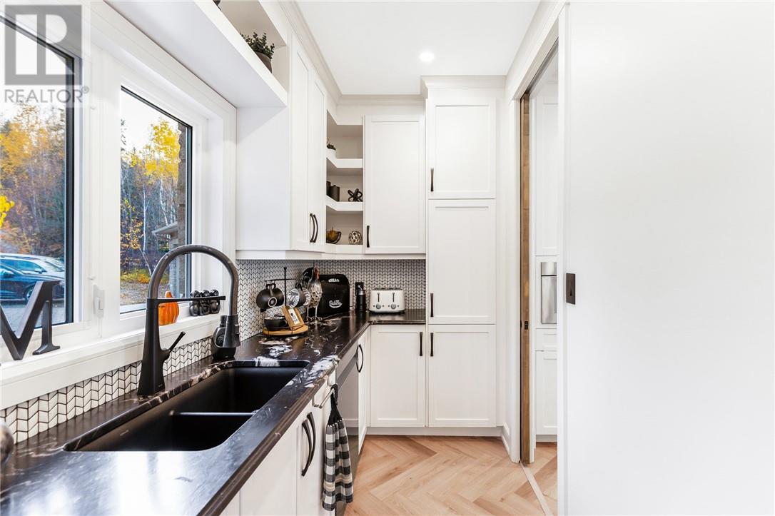 20 Breezehill Road - 35