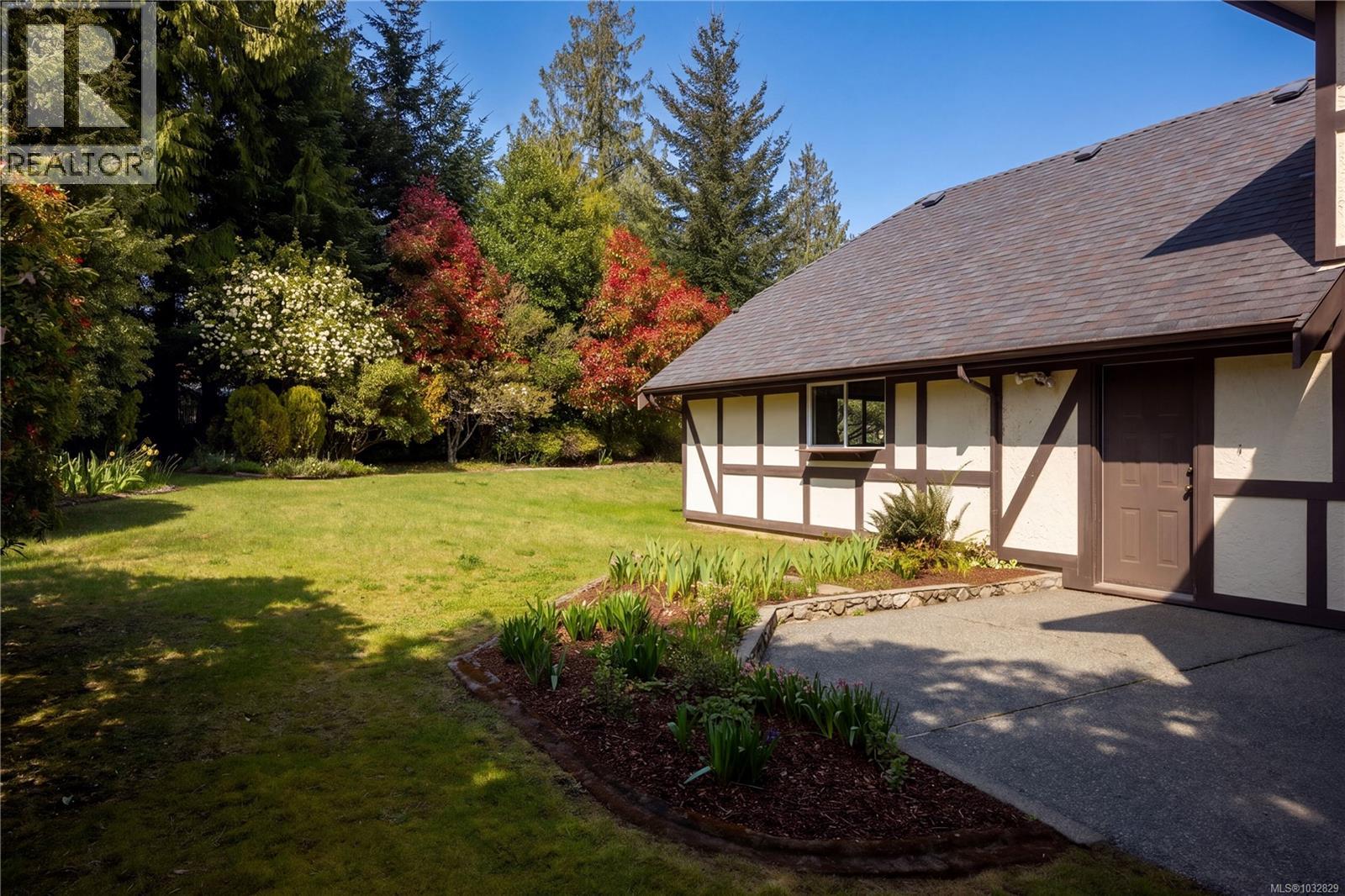 1753 Mayneview Terrace, North Saanich
