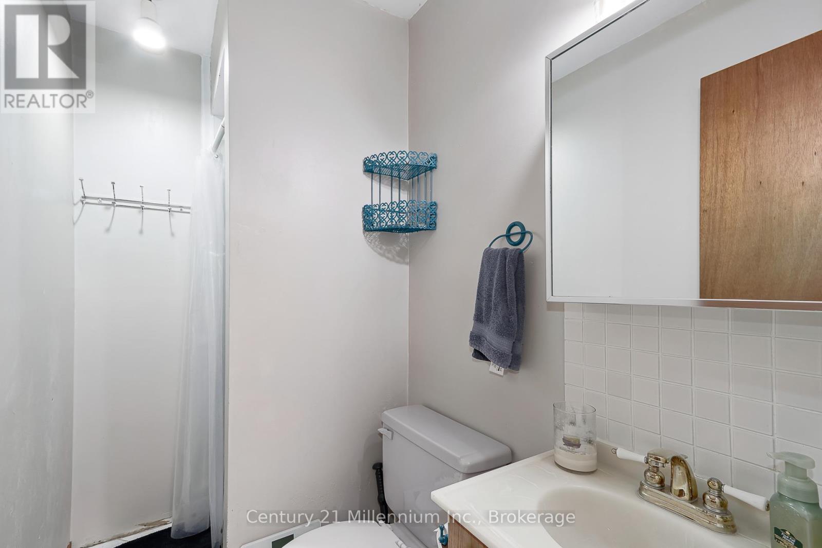 213 JANE STREET - 23