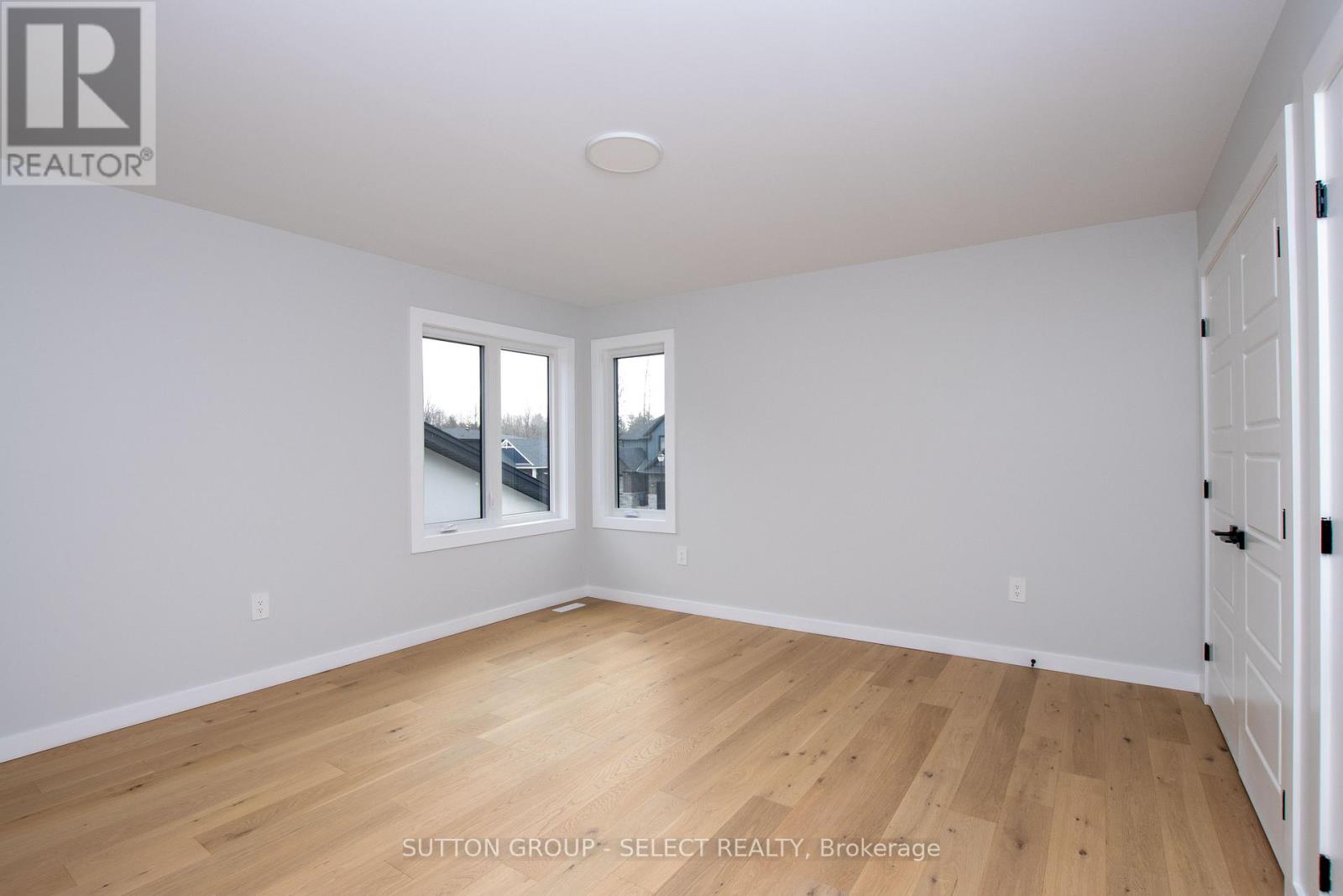 88 OPTIMIST DRIVE - 26