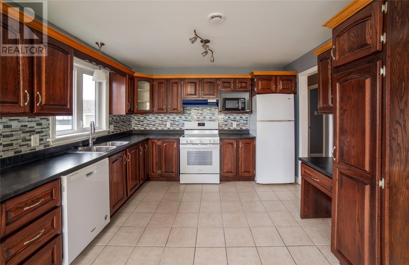 39 JOSHWILL CRESCENT - 4