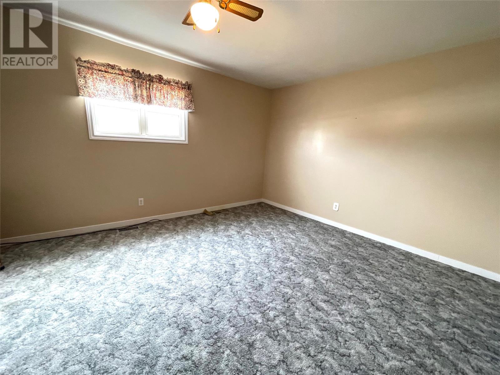 27 SUTHERLAND DRIVE - 11