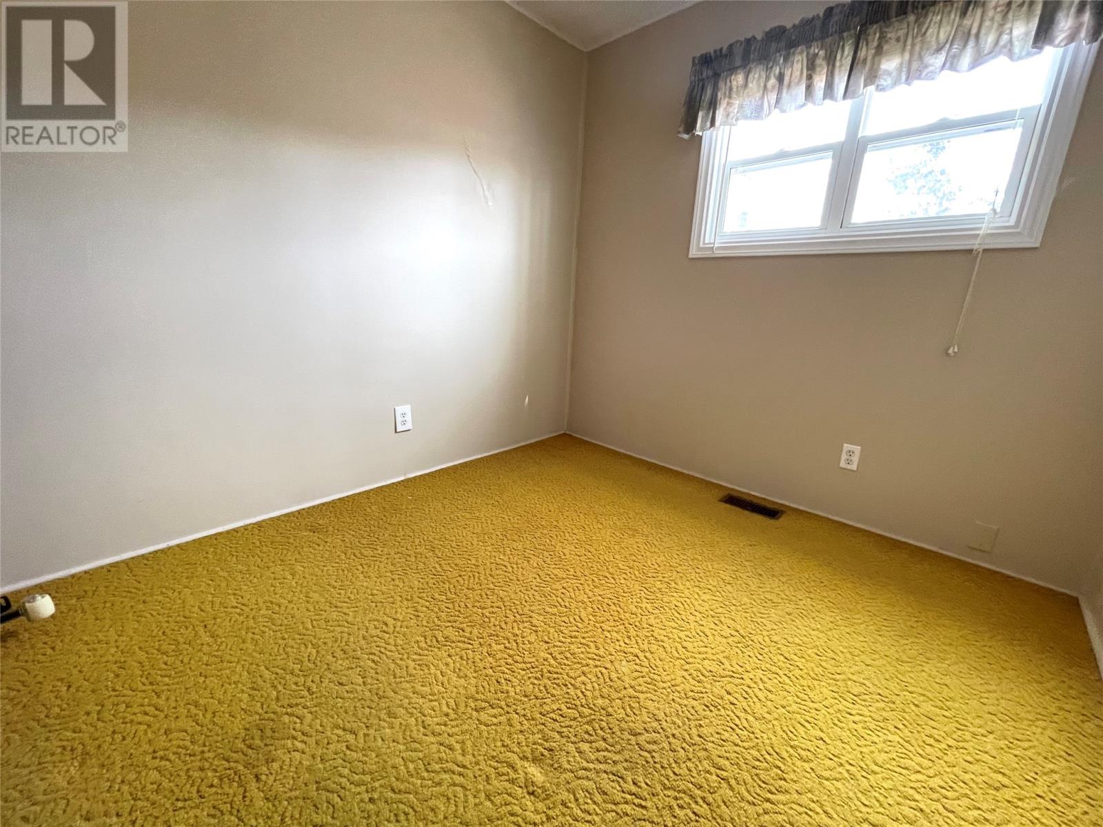 27 SUTHERLAND DRIVE - 12