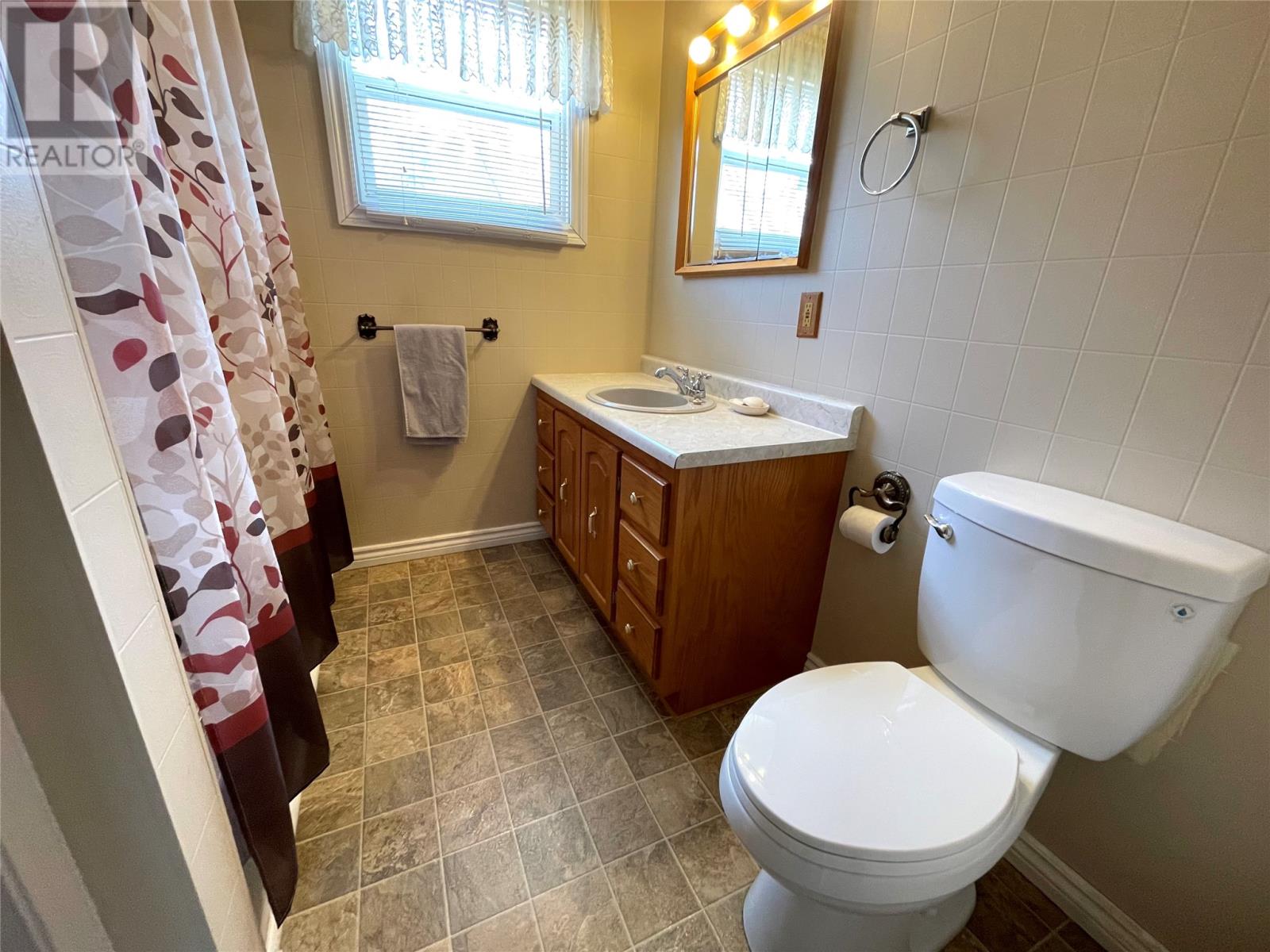 27 SUTHERLAND DRIVE - 13