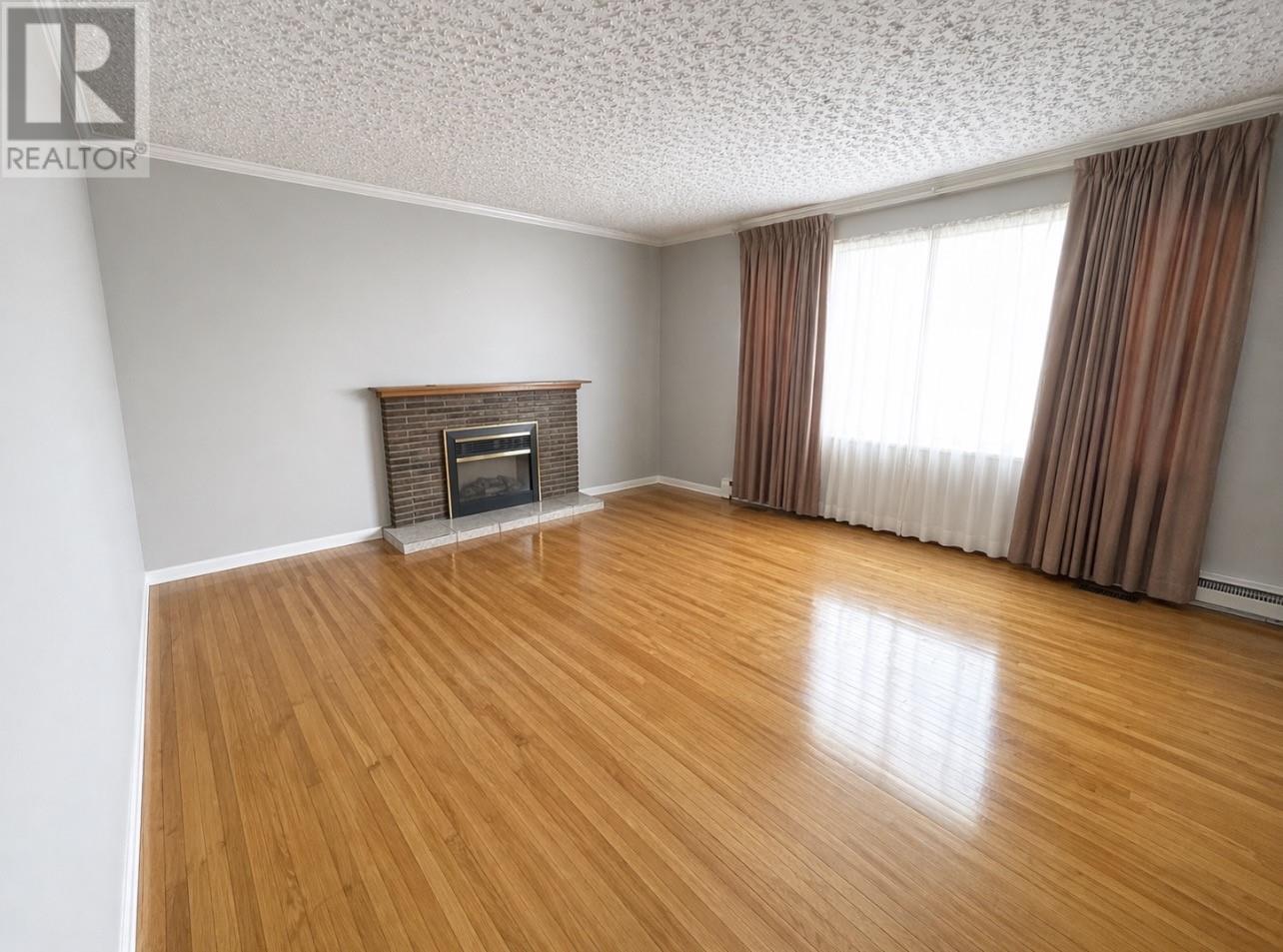 27 SUTHERLAND DRIVE - 5