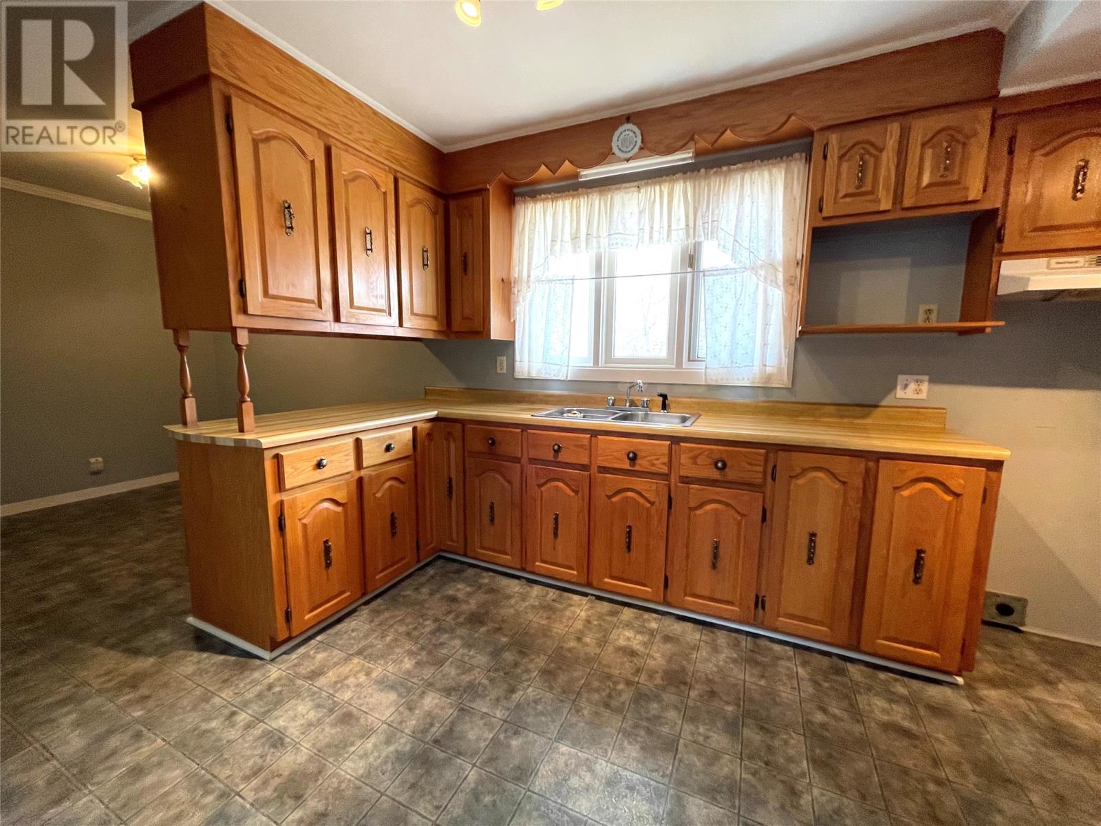 27 SUTHERLAND DRIVE - 6