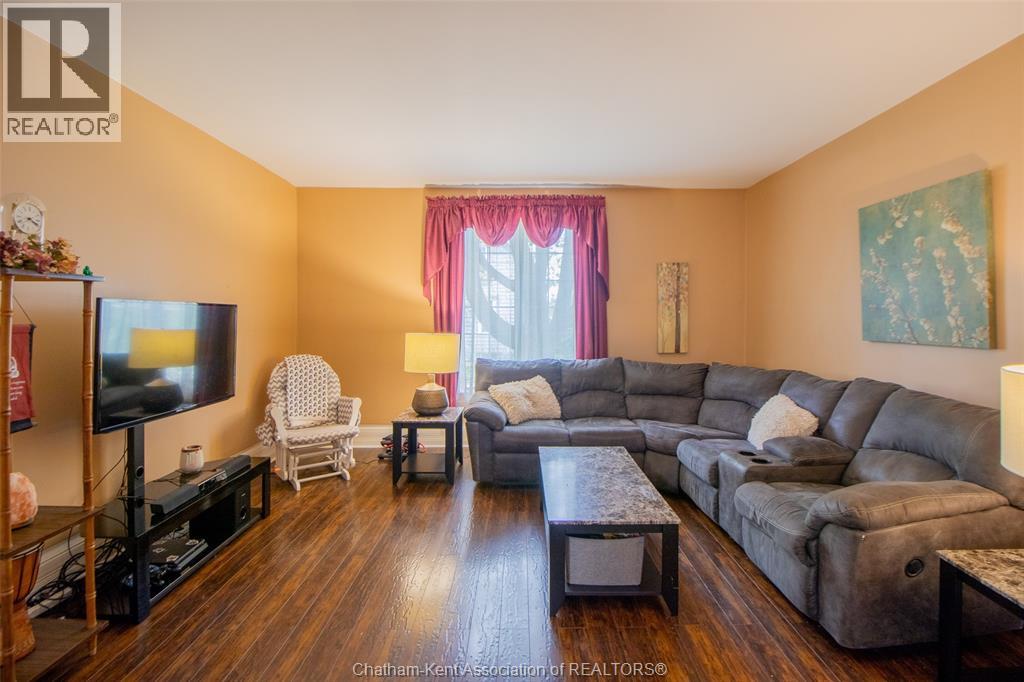 206 Adelaide STREET South, Chatham, Ontario, N7M4R9 — Photo 2