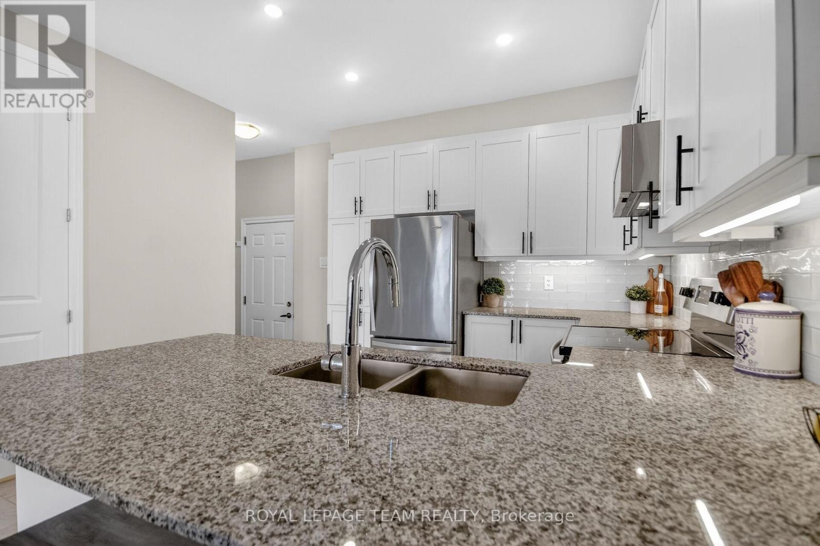 3 Bed, 4 Bath House for Sale in Ottawa – 802 BASCULE PLACE, Ottawa – MLS# X13033946 - Image 12