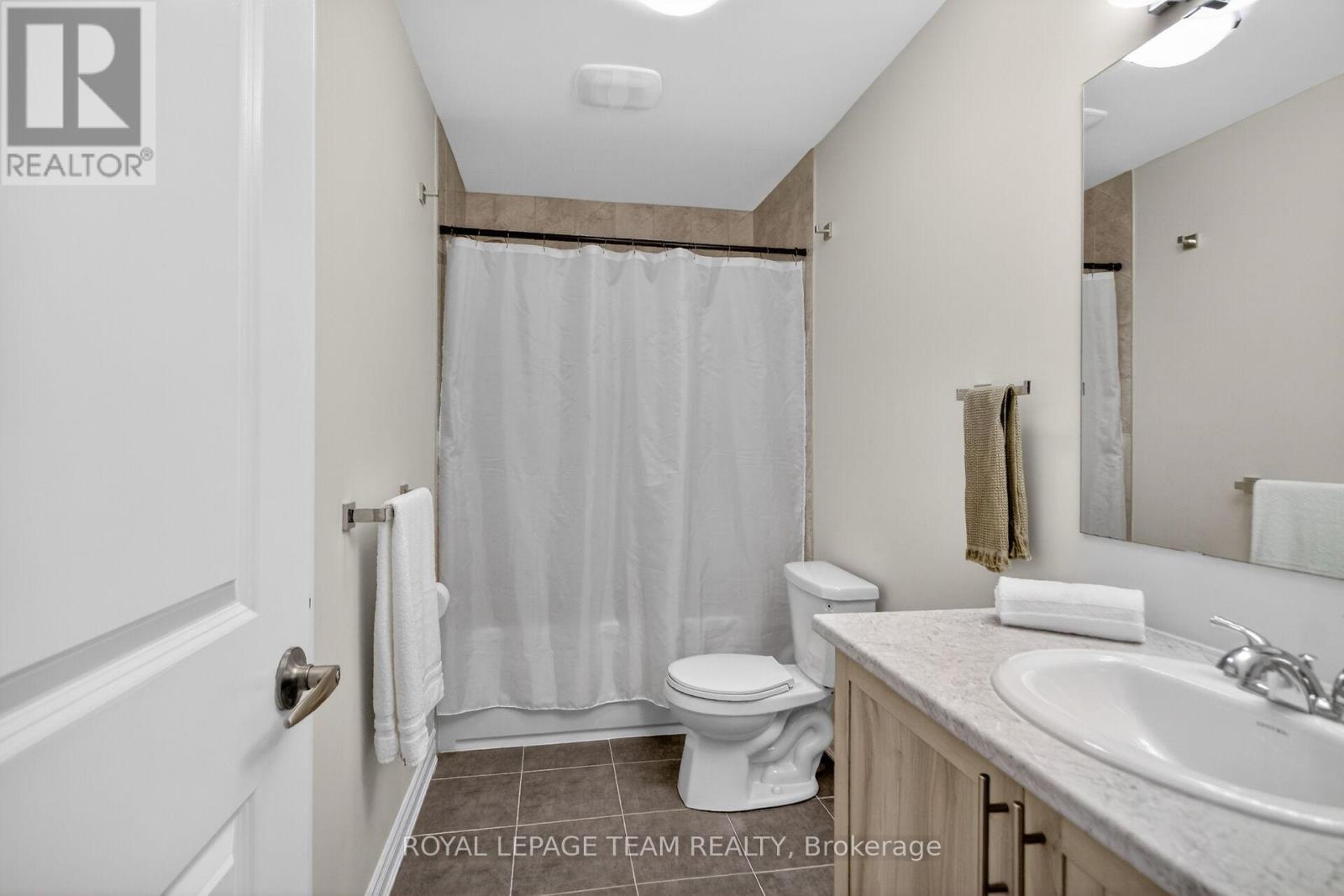 3 Bed, 4 Bath House for Sale in Ottawa – 802 BASCULE PLACE, Ottawa – MLS# X13033946 - Image 22