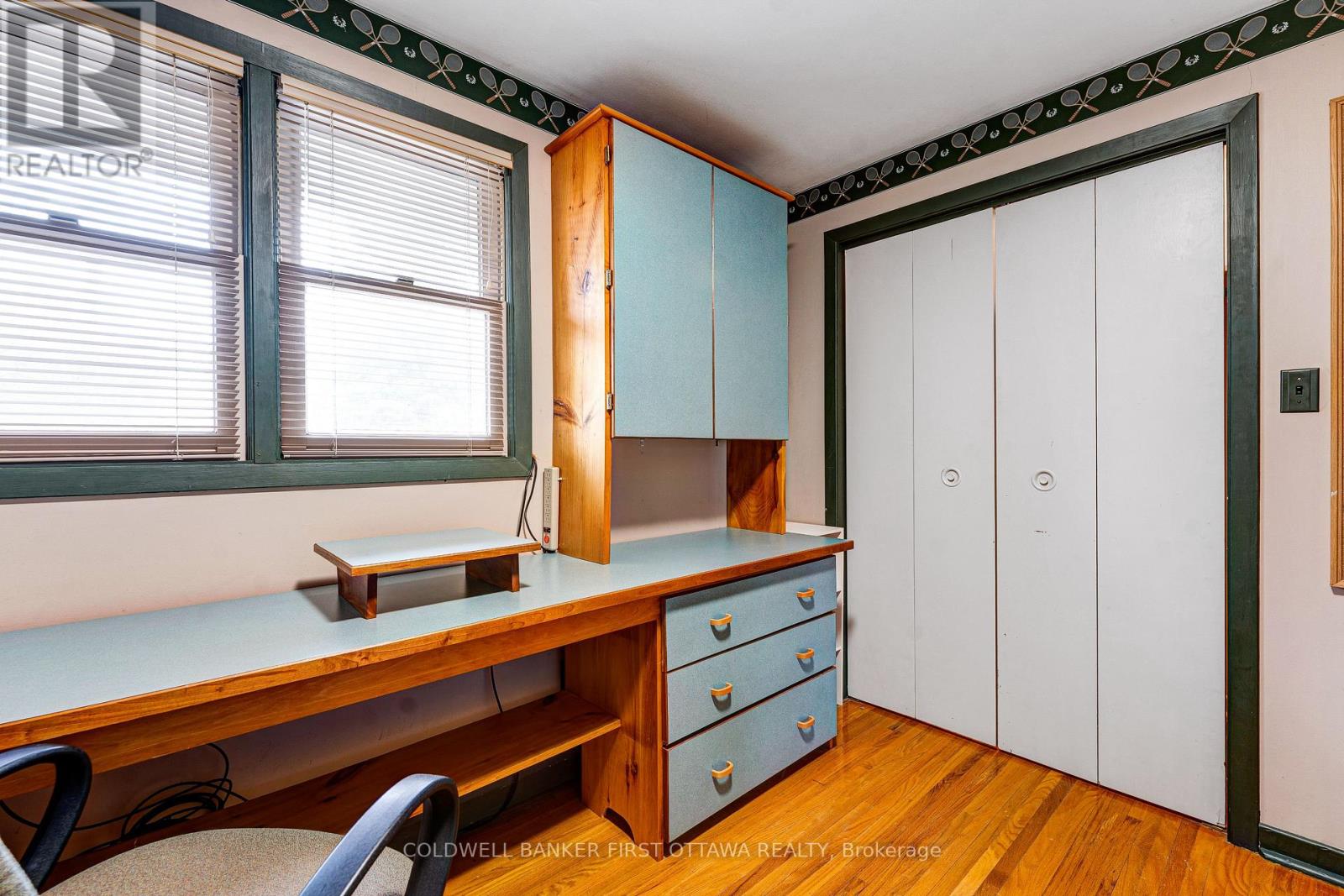 Fourth bedroom wrap around desk & double closet
