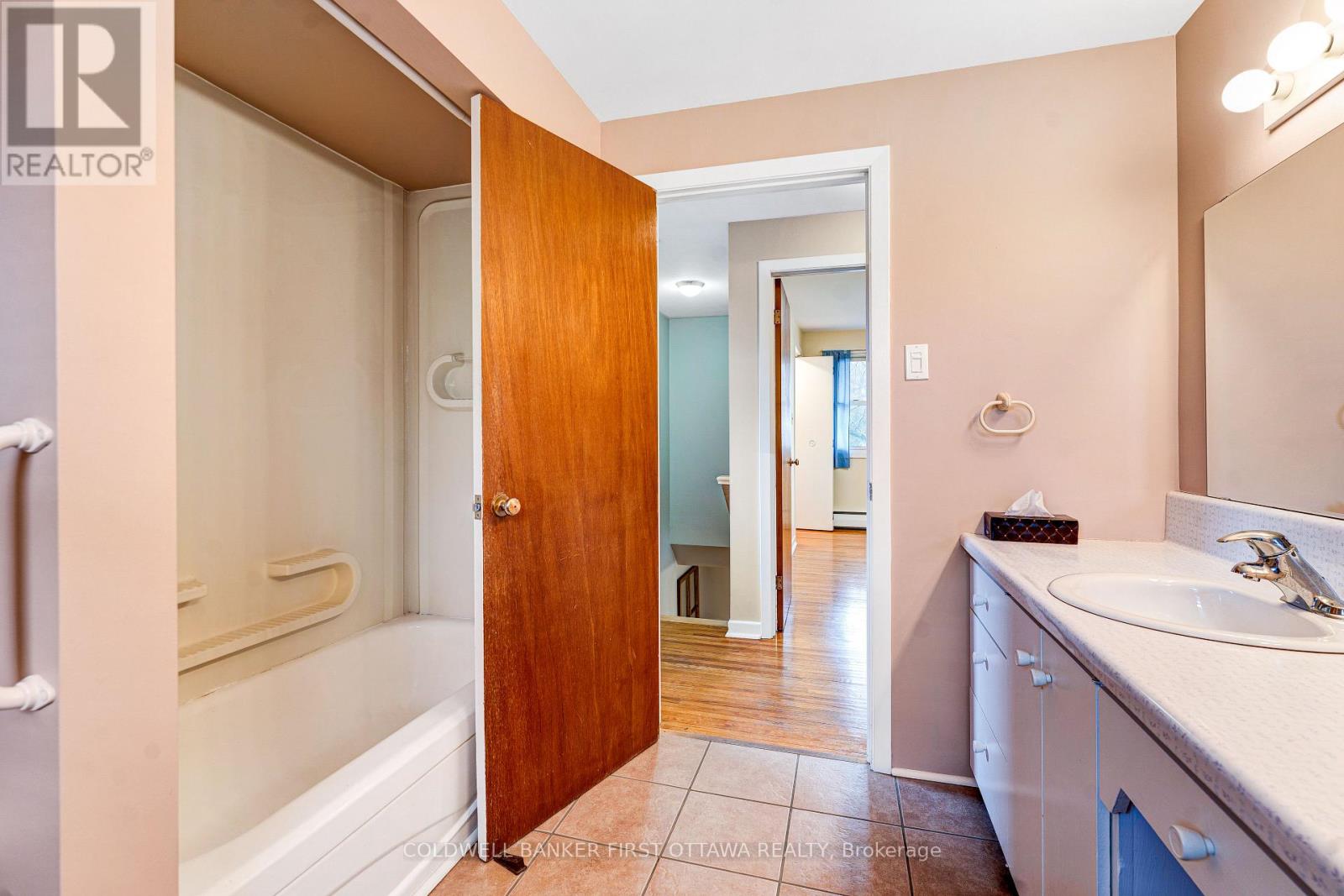 12 GLENVIEW CRESCENT - 26