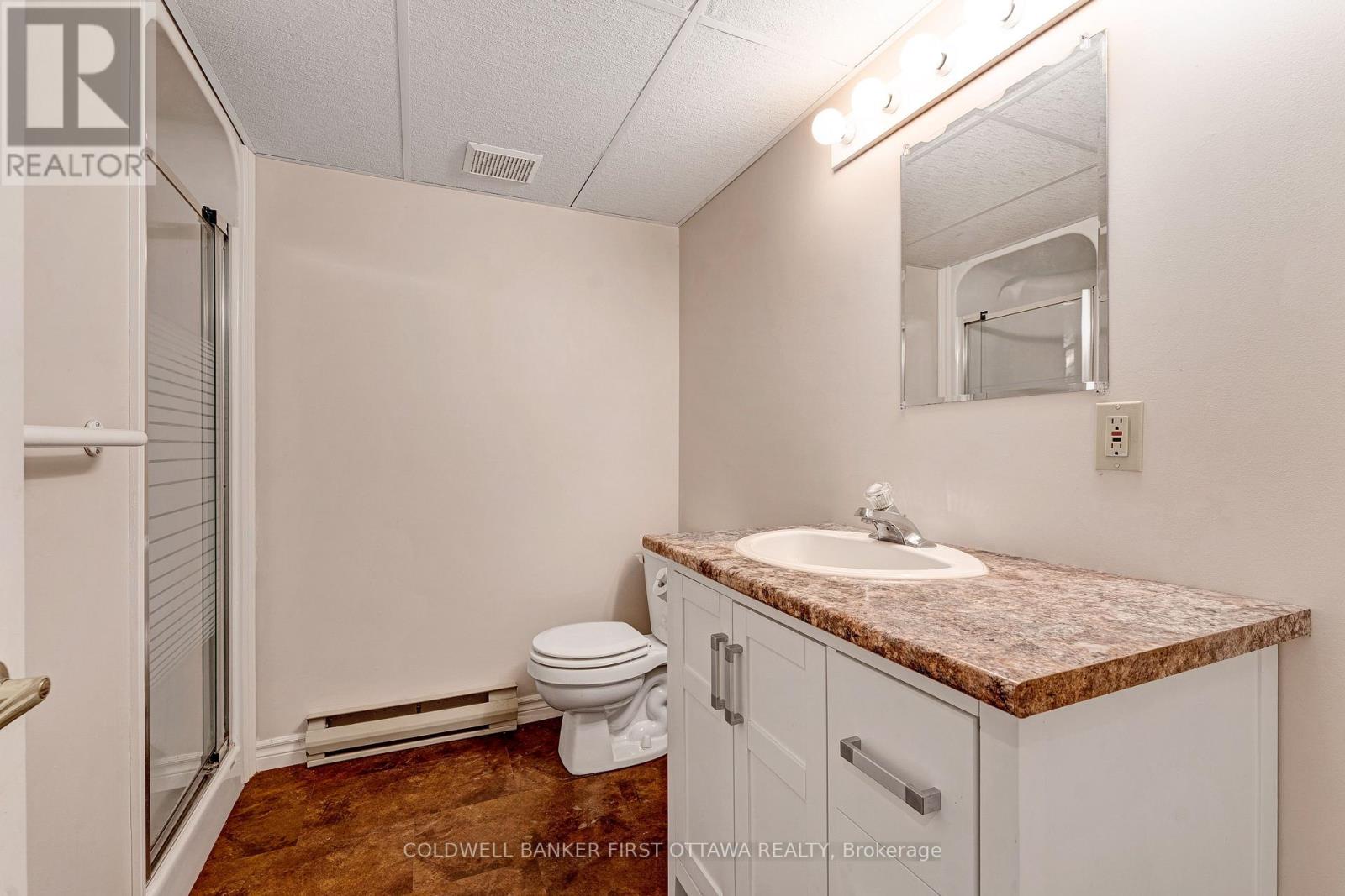 Lower level 3-pc bathroom