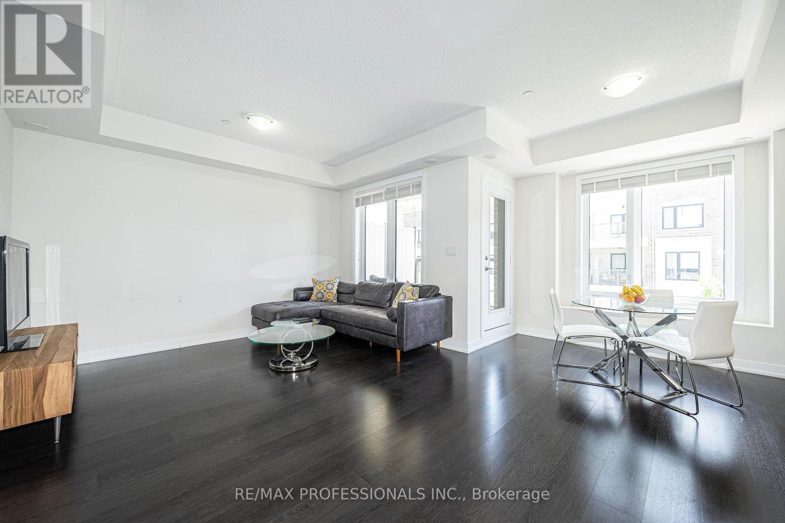 #320 6 DRUMMOND STREET - 21